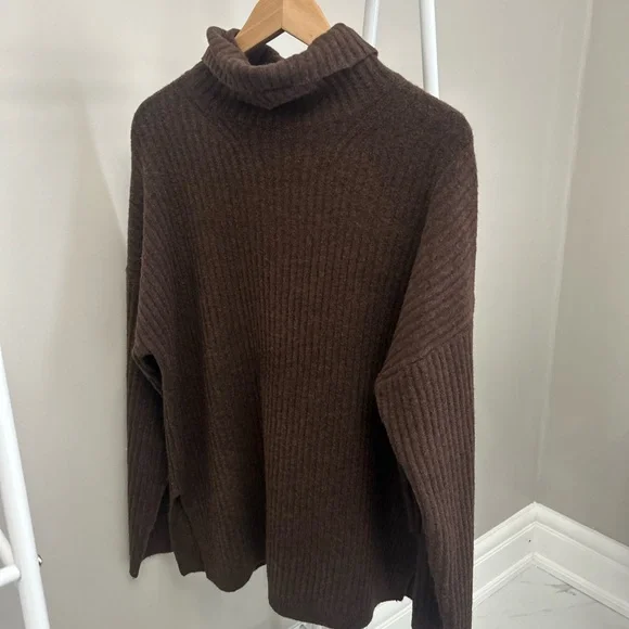 Brown Turtleneck Sweater and Pants set - Picture 4 of 4